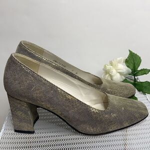 Stuart Weitzman 90s Champagne‎ Gold Faux Snakeskin Pumps w/ Chunky Heels, Size 7